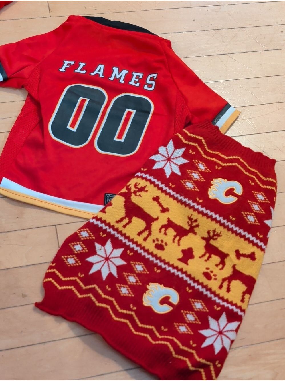 18lb Dog NHL Red Calgary Flames Jersey & Holiday Knit Sweater Set